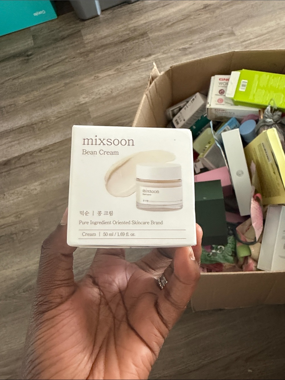 Bean Cream โ Cream Moisturizing Face Cream (White/Cream)